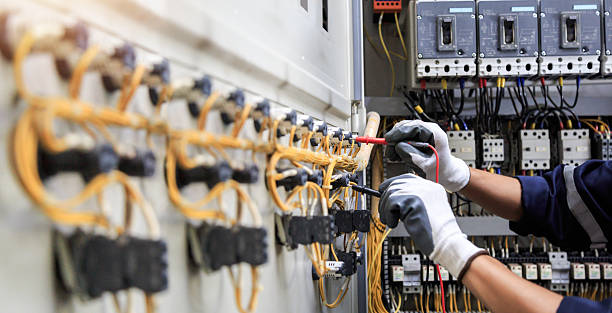 Professional Electrician technician working in Huxley, IA